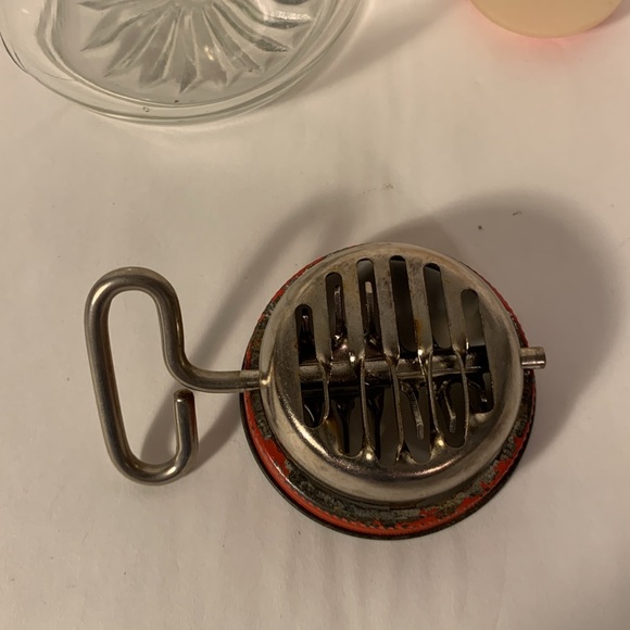 Vintage Glass Nut Spice Red Grinder Turnkey with Plastic Measuring Cup Lid - Picture 8 of 10